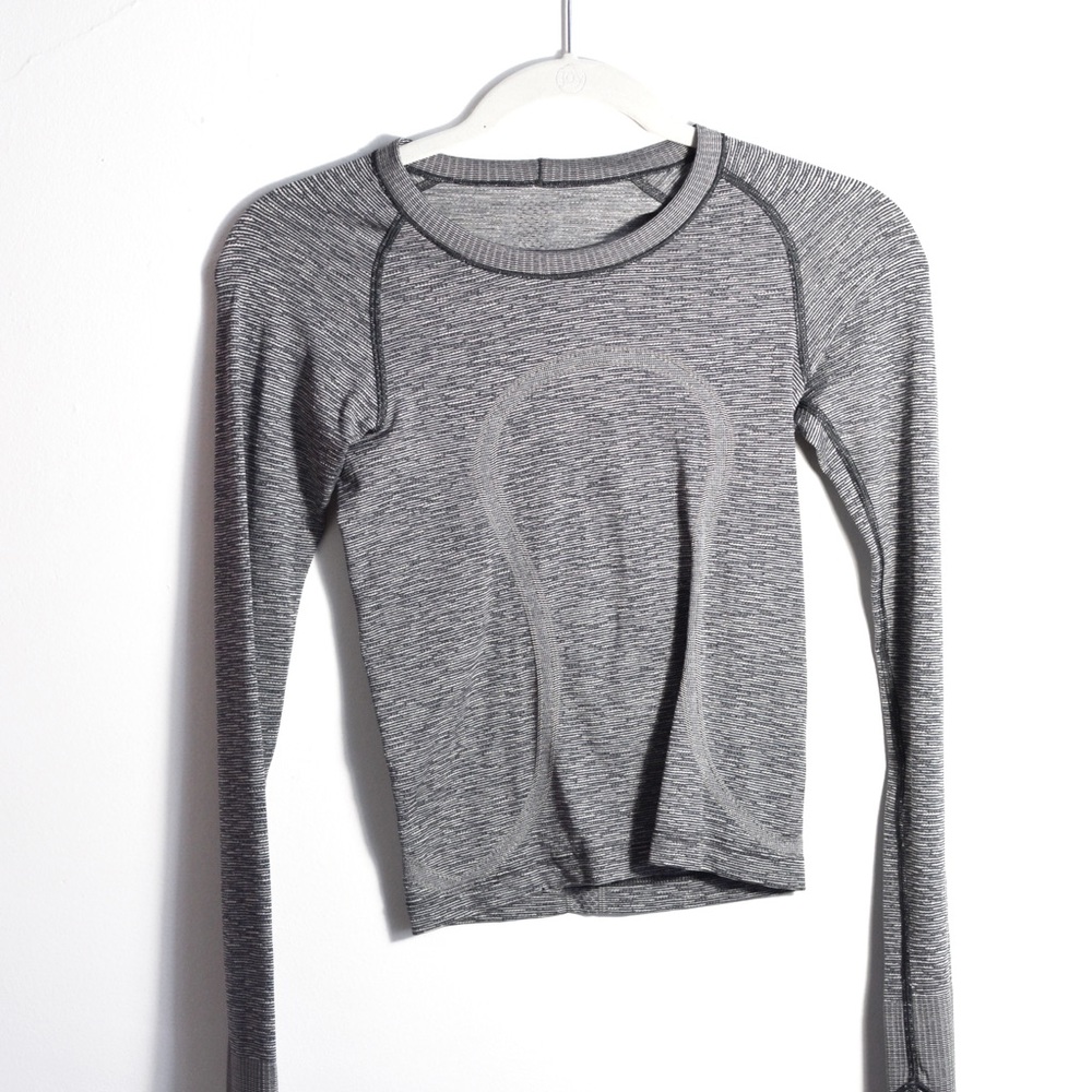 Long sleeve lulu lemon shirt cropped size 2